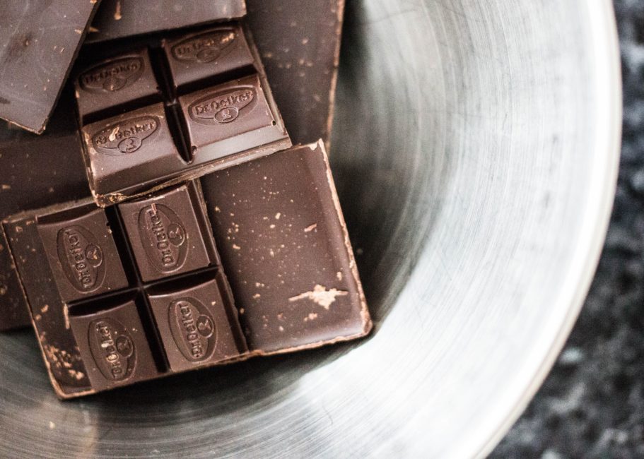 chocholate para o preparo da sobremesa de dia dos pais